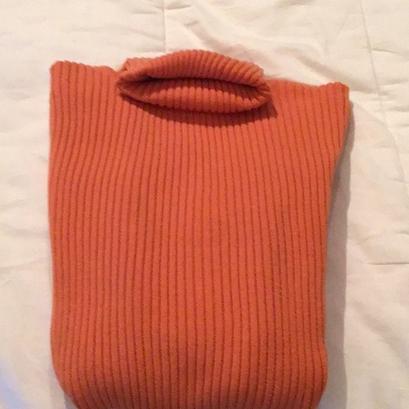 Gap size XS turtle neck sweaters - Picture 3 of 6